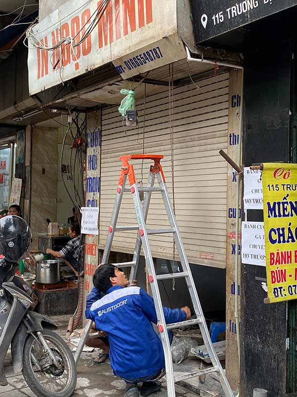 Sửa cửa cuốn tại phố Trương Định